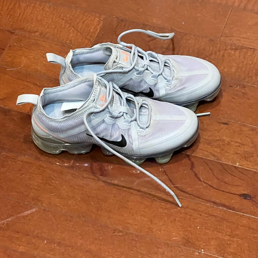 Nike Kids Silver and Black Sneakers